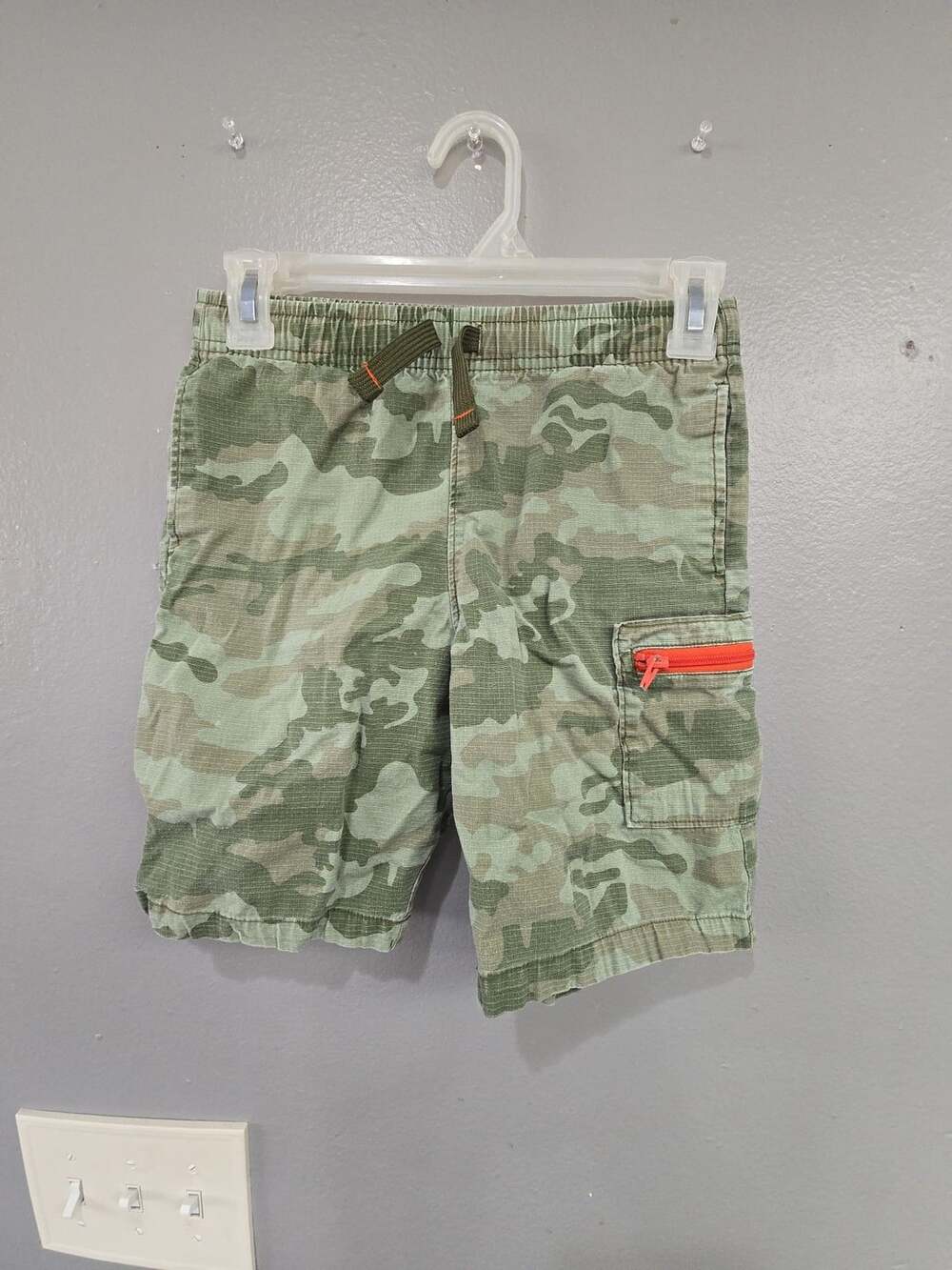 365 Kids from Garanimals Cargo Shorts Size 10 Camo Green